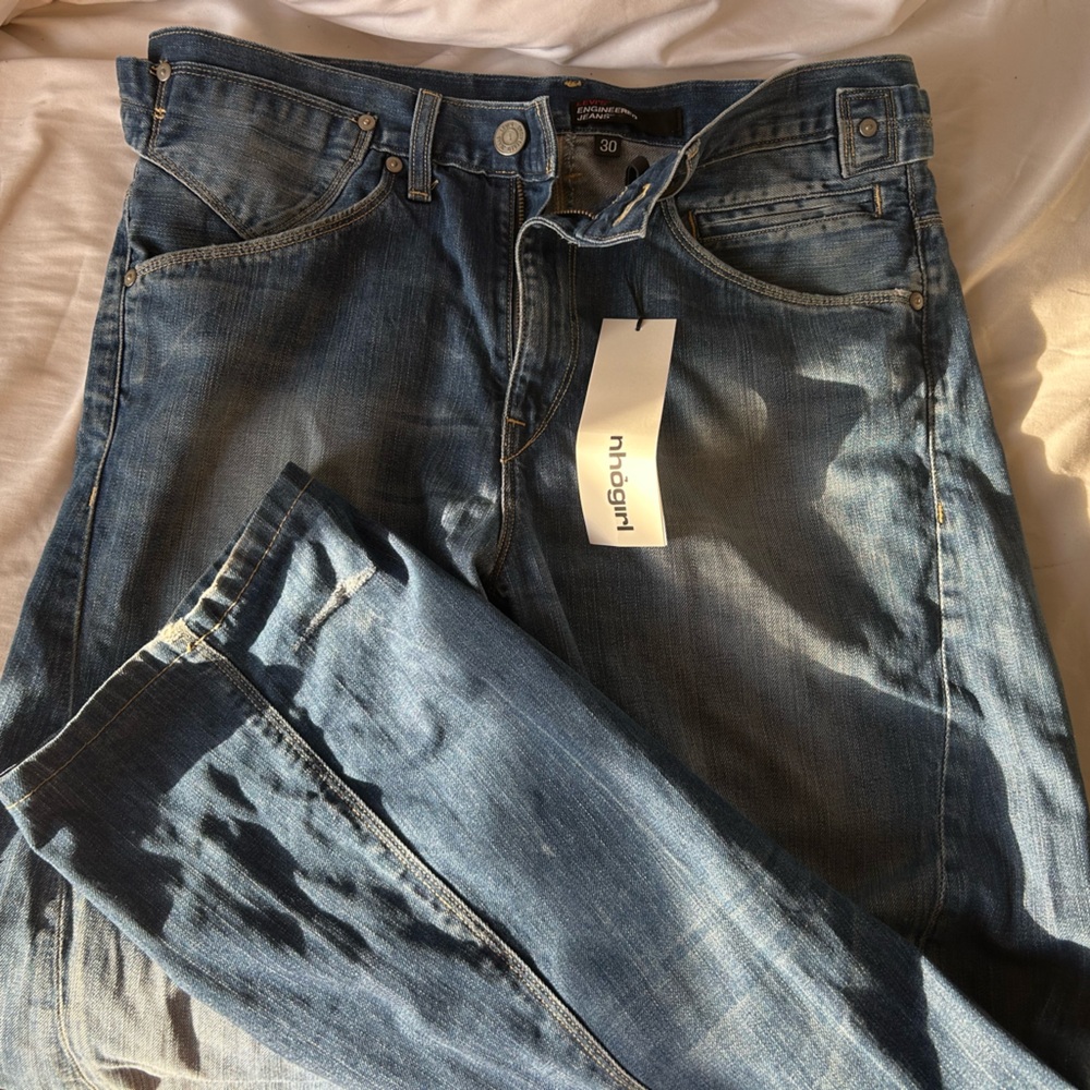 Nho girl Levi Engineer jeans